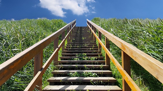 Proč si vybrat schodiště zhotovené z masivního dřeva